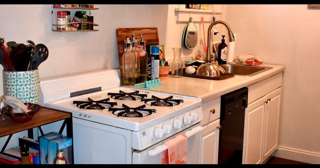 Building Photo - 3843 N Greenview Ave