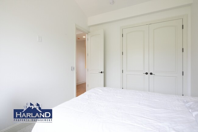 Building Photo - 760 Bonair Pl