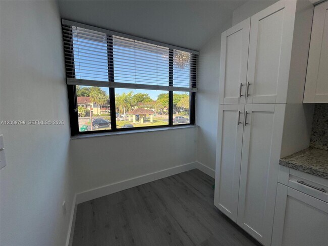Building Photo - 9795 SW 138th Ave