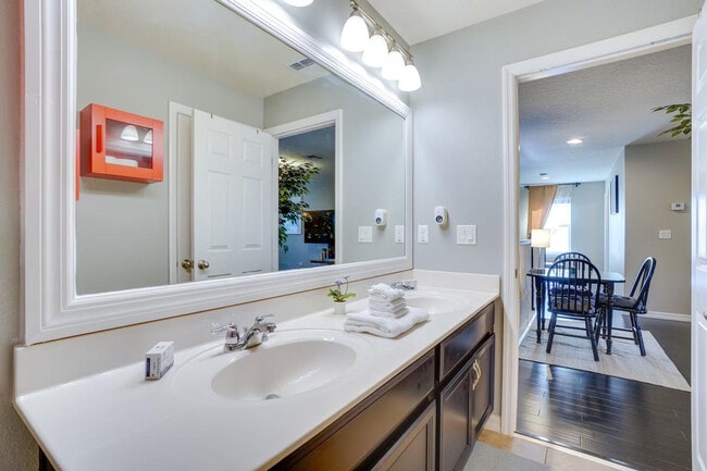 Building Photo - 14822 Fells Ln