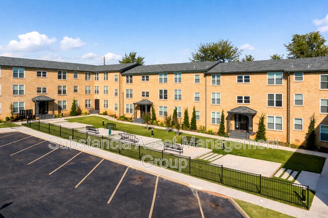 Building Photo - 701 Culbertson Dr