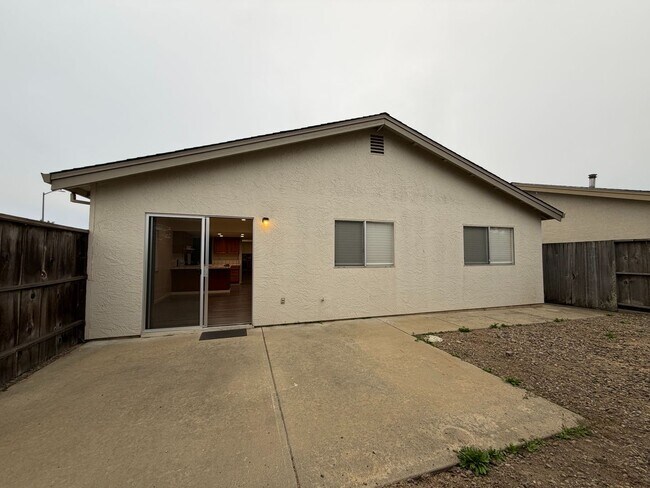 Building Photo - 745 Cedar Dr