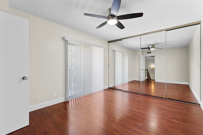 Building Photo - 1420 Augusta Cir