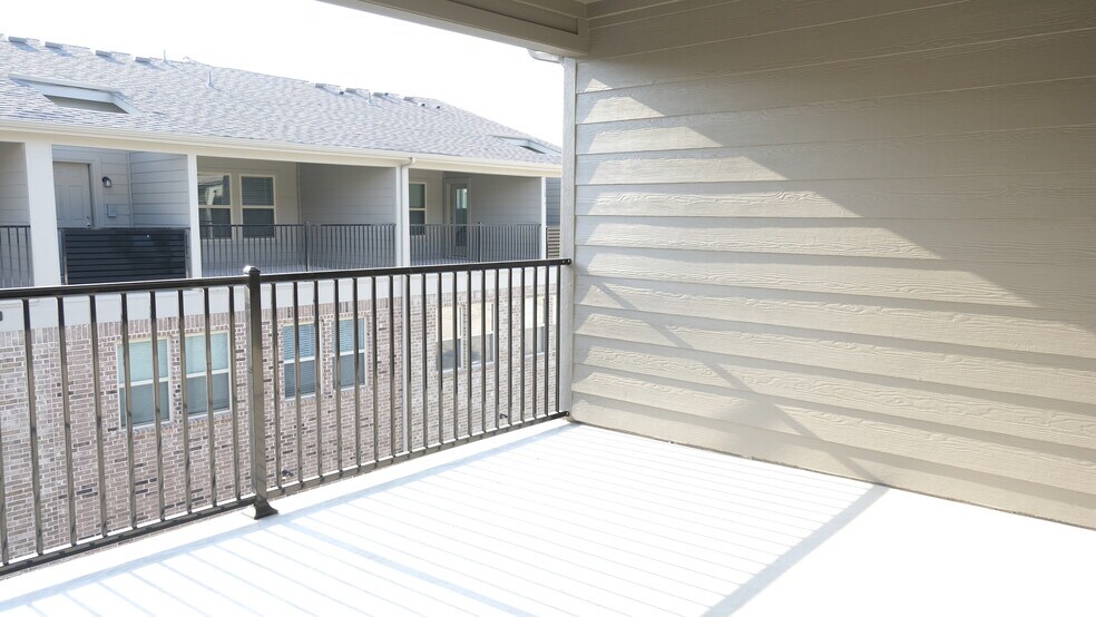 Building Photo - 332 Blackthorne Dr