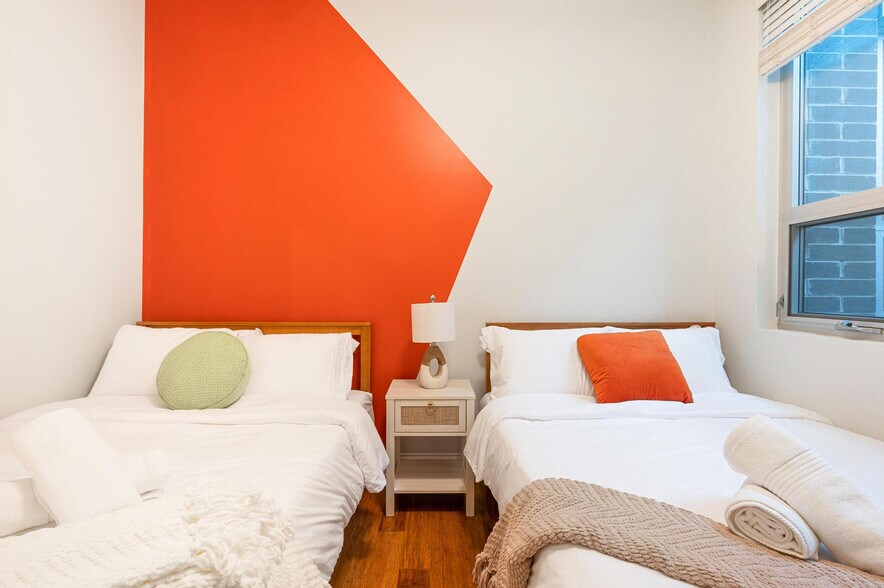 Building Photo - 1243 W Madison St