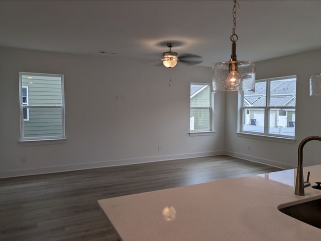 Building Photo - 5025 Greentree Dr