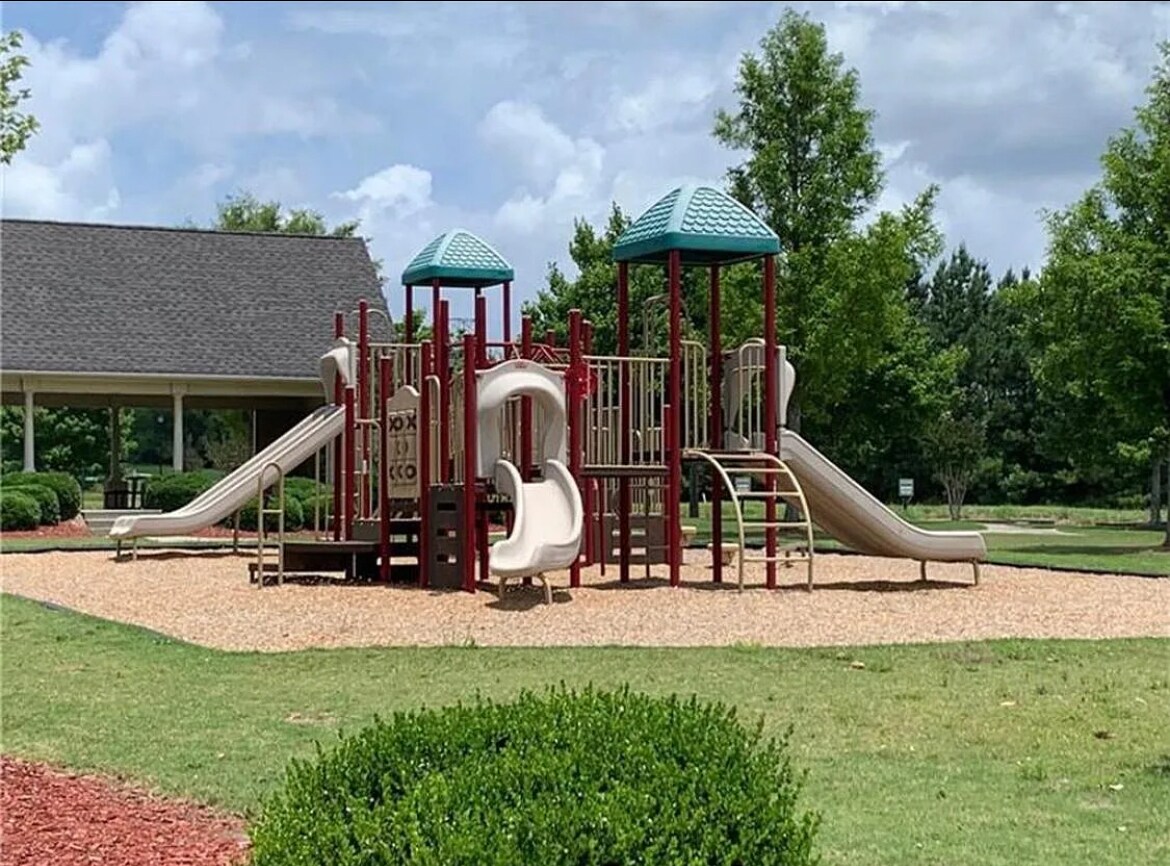 Building Photo - 769 Crestwell Cir SW
