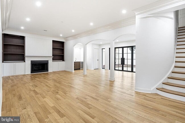 Building Photo - 321 S 3rd St