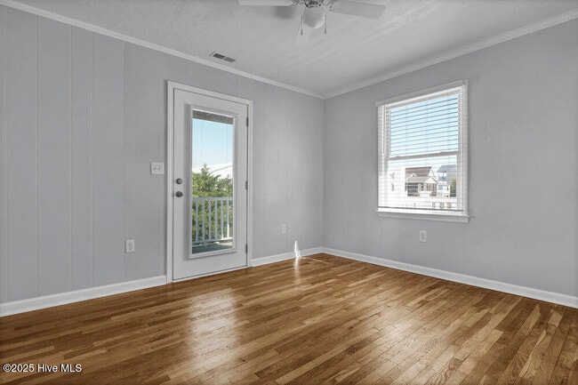 Building Photo - 1207 N Topsail Dr
