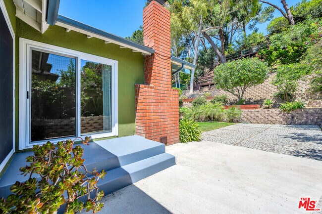 Building Photo - 4076 Tropico Way