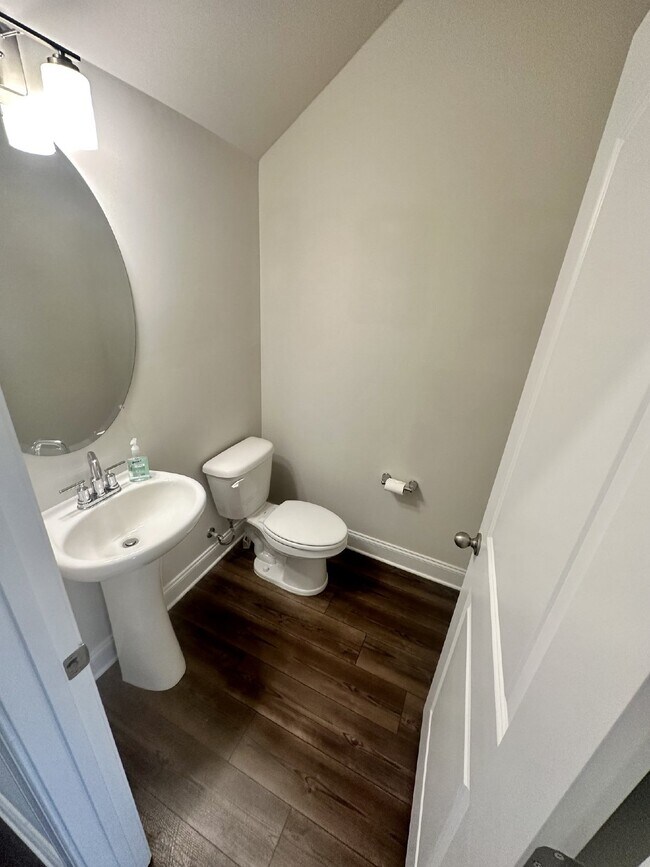 Building Photo - 304 Cheval Dr