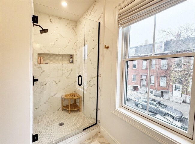 Building Photo - 106 Saratoga St