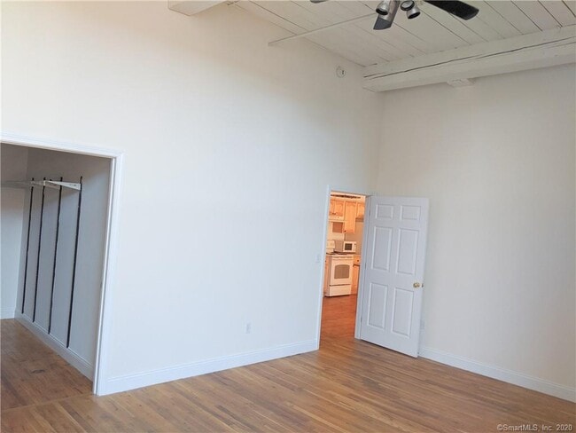 Building Photo - 390 Charles St