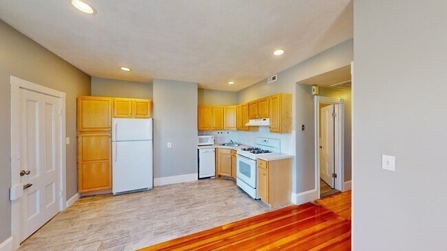 Building Photo - 65 Story St