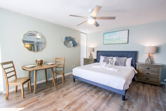 Building Photo - 10517 Front Beach Rd