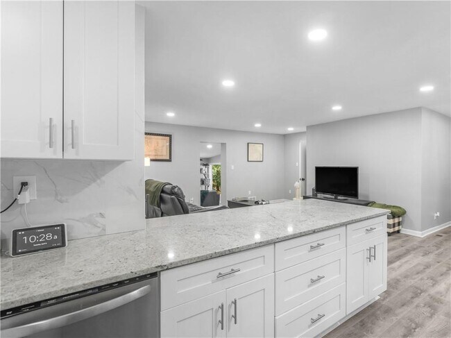 Building Photo - 2903 Monterey Dr