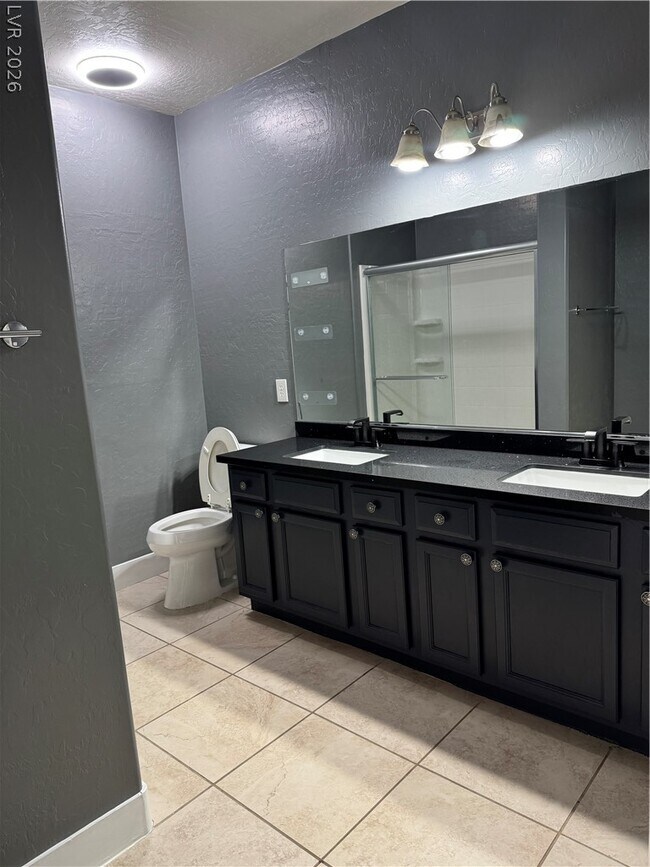 Building Photo - 6868 Sky Pointe Dr
