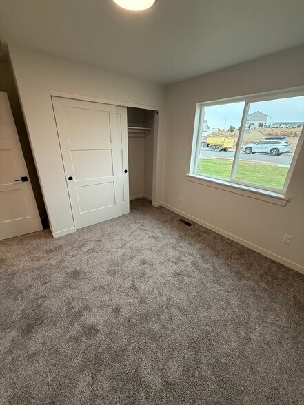 Building Photo - 562 S Joseph Ave