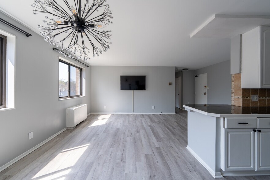 Building Photo - 8601 Manchester Rd