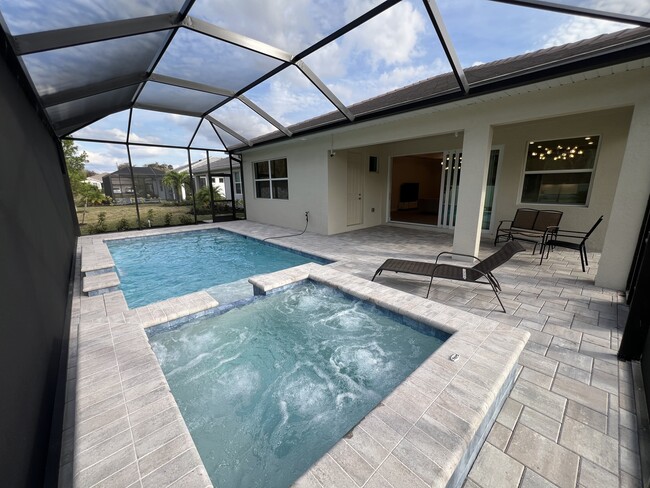 Pool / Lanai with Jacuzzi - 540 Polihale Way