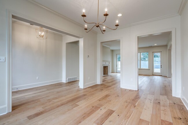 Building Photo - 455 Oma Cove