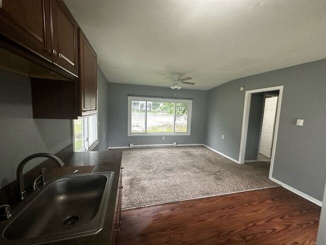 Building Photo - 332 Lake Rd