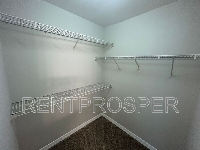 Building Photo - 4760 Walden Cir