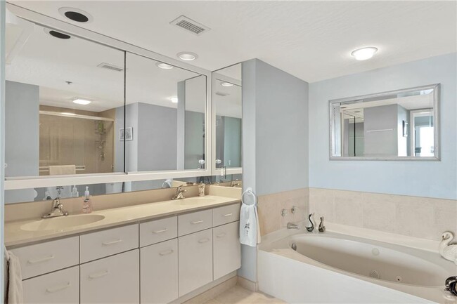 Building Photo - 6061 N River Run Dr