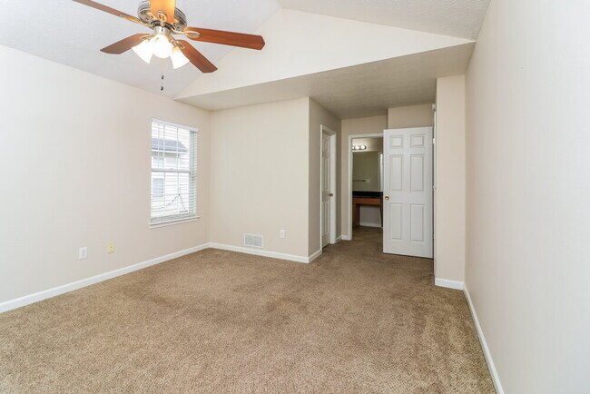 Building Photo - 2669 Lake Park Bend