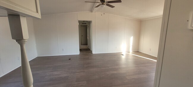 Building Photo - 120 Linda Sue Ln