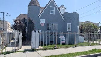 Building Photo - 1008 N Willow Ave