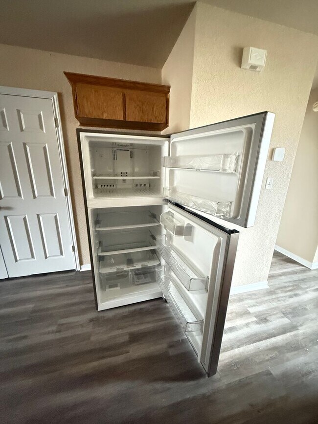 Building Photo - 212 Janelle Dr