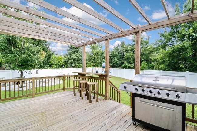 Building Photo - 1000 Pershing Ct