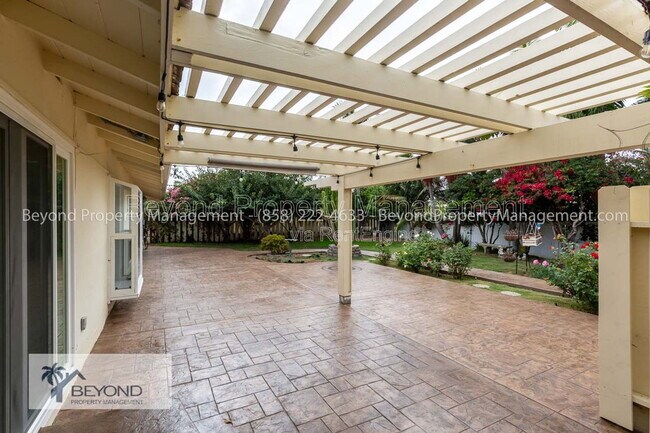 Building Photo - 6536 Avenida Manana