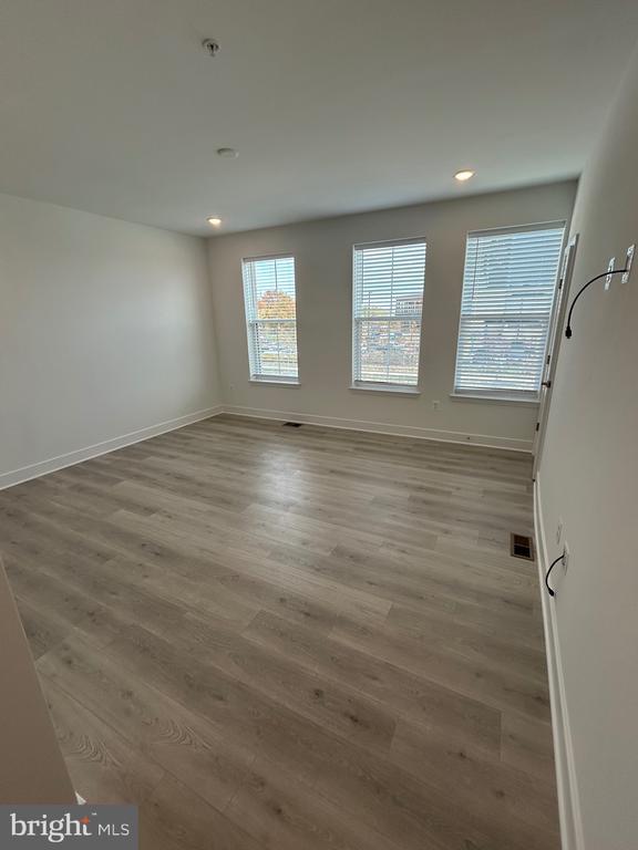 Building Photo - 2512 W Peninsula Dr