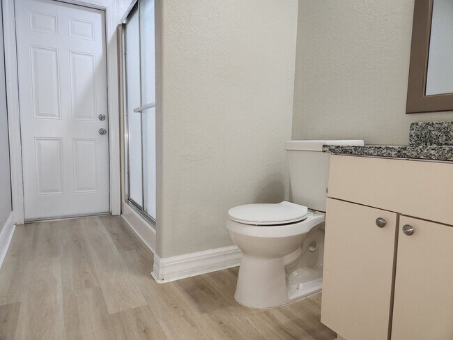 Building Photo - 827 NE 23rd Terrace