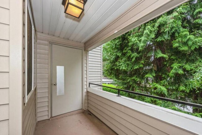 Building Photo - 2 bedroom in Kirkland WA 98034