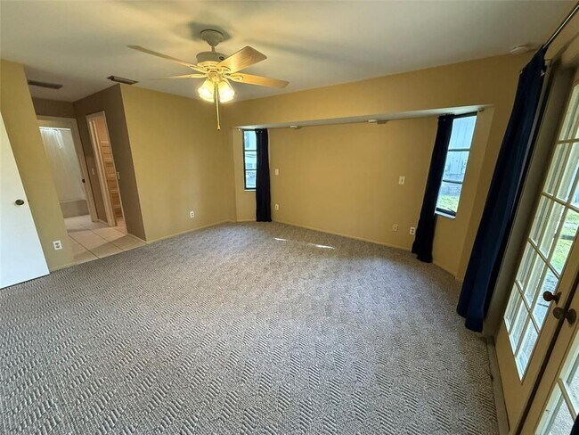 Building Photo - 4270 Ascot Dr