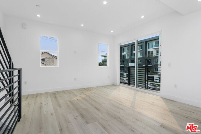 Building Photo - 522 Wilton Pl