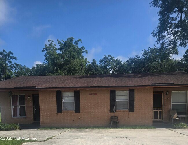 Primary Photo - 8635 Mc Glothlin St