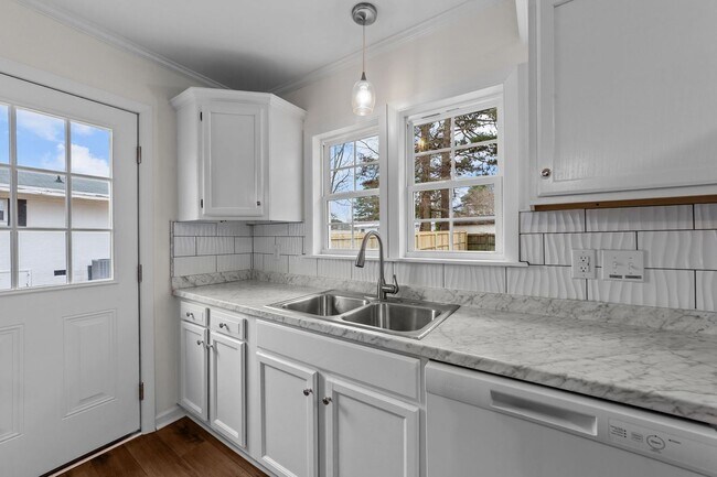 Building Photo - Cozy 3-Bedroom Ranch with Spacious Yard in Smithfield