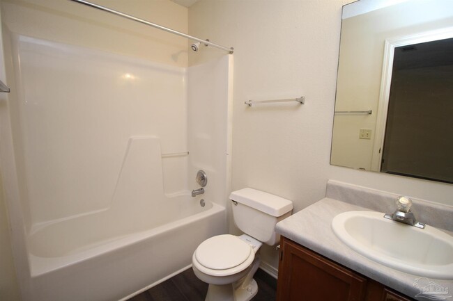 Building Photo - 420 Oak Knoll Ln