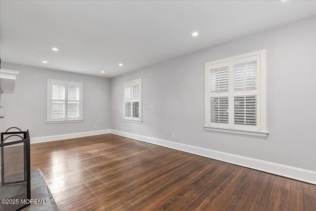 Building Photo - 14 Prospect Ave N