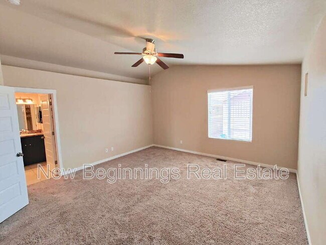 Building Photo - 2562 Ellingwood Dr