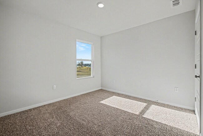 Building Photo - 4000 Cottage Farm Rd