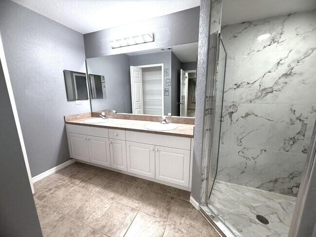 Building Photo - FIRST MONTH'S RENT FREE! STUNNING 4/2/2 IN NW CAPE!