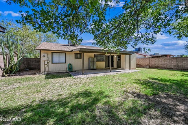 Building Photo - 1252 E El Parque Dr