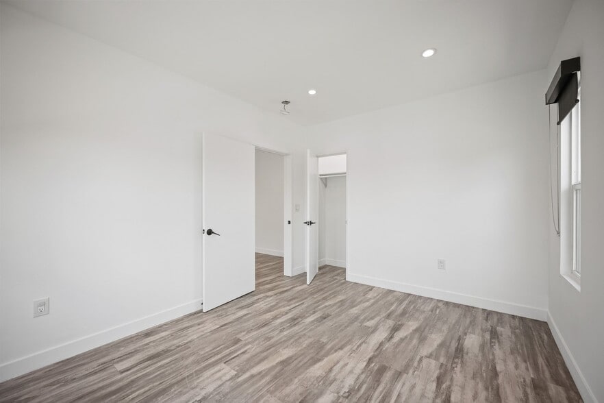 Building Photo - 1023 Tremont St