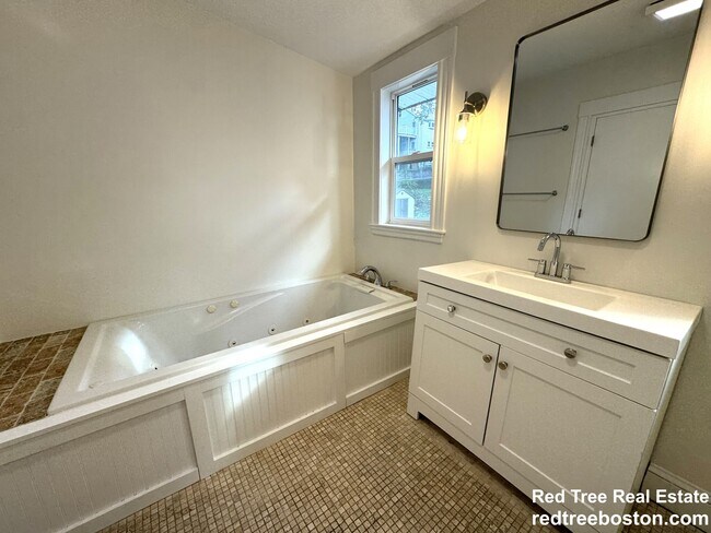 Building Photo - 14 Breck Ave