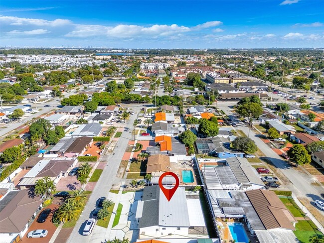 Building Photo - 864 W 69th Pl